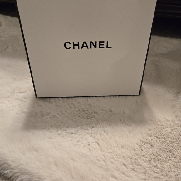 Authentic Chanel Gift Box w/ Tissue - Picture 3 of 6